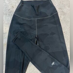 Alo Yoga High Waist Camo Vapor Legging Gray Camouflage Size XS
